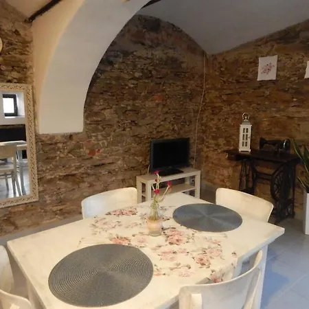 Chaloupka Ktera Ma Smrnc * Čáslav