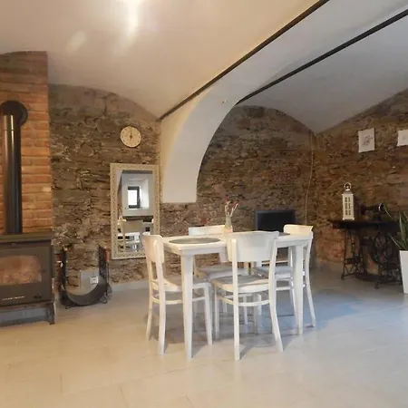 Chaloupka Ktera Ma Smrnc *