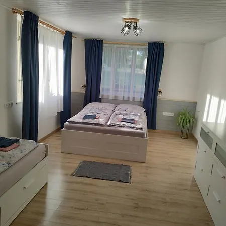 Chaloupka Ktera Ma Smrnc Čáslav