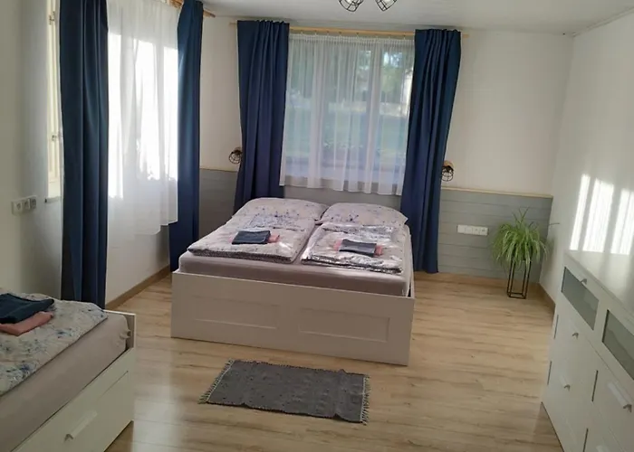 Chaloupka Ktera Ma Smrnc Čáslav